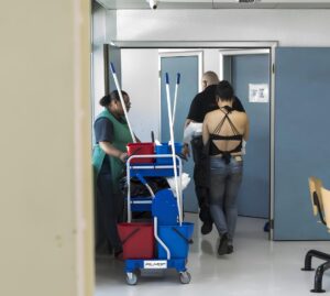 Brasileira é deportada em Portugal e separada dos filhos após viagem ao Brasil