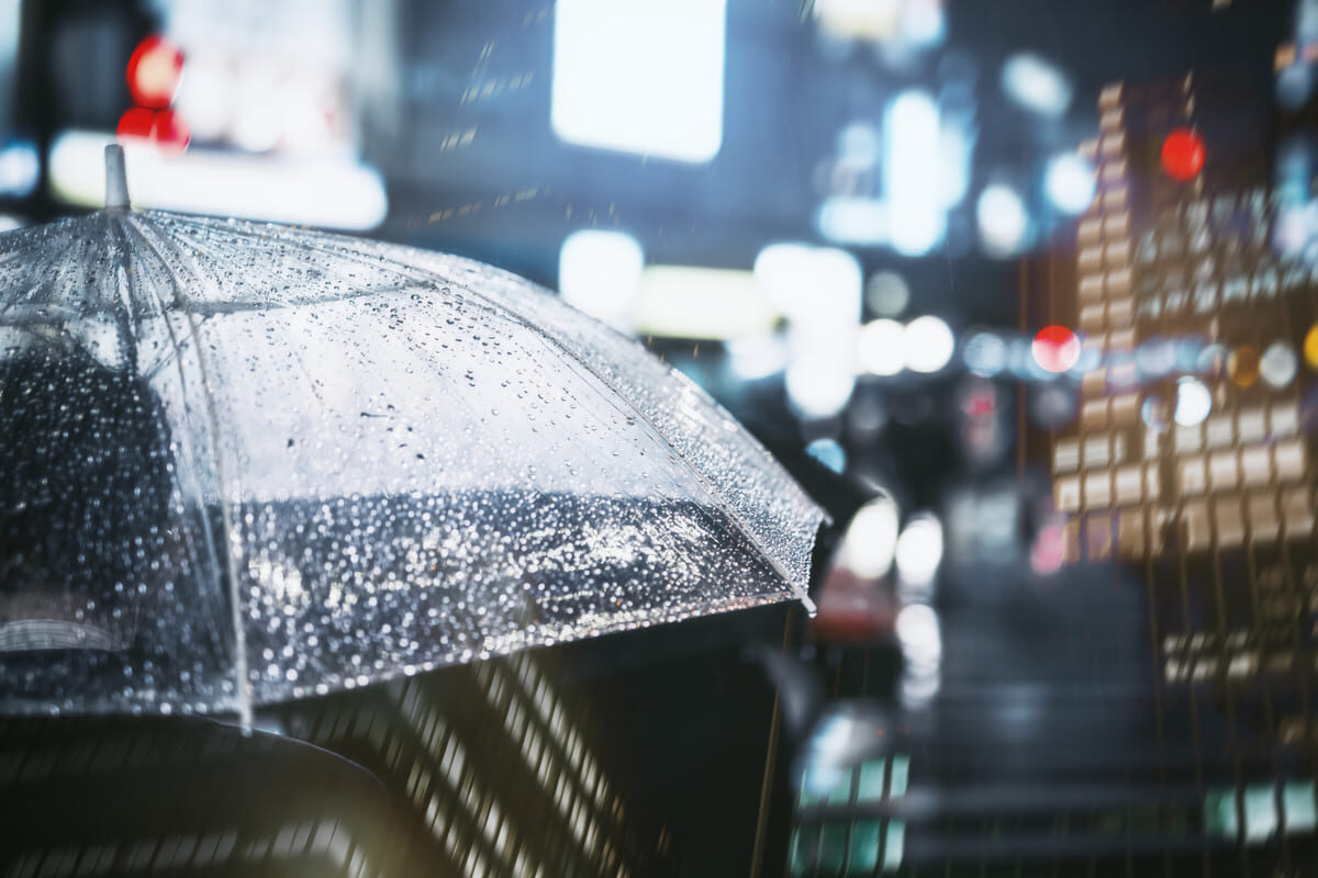 businessman-with-umbrella-rainy-city
