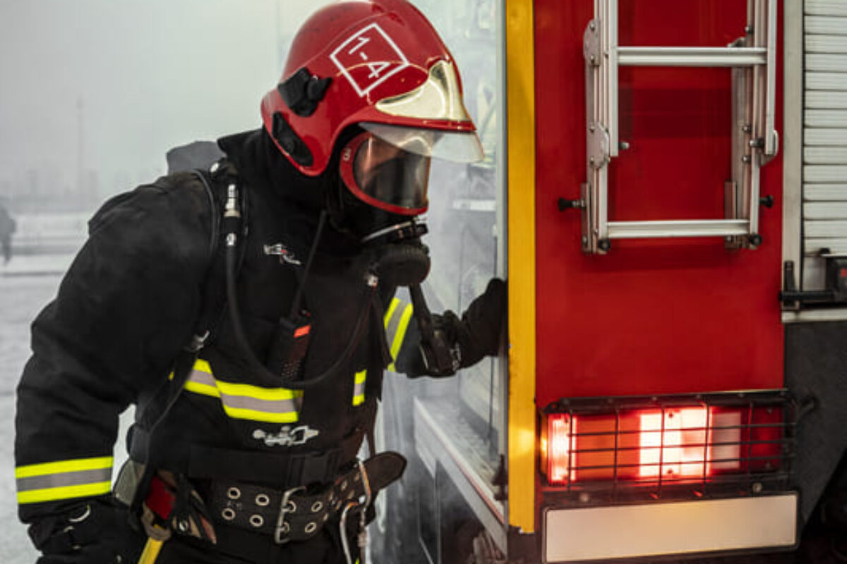 firefighter-ready-his-mission