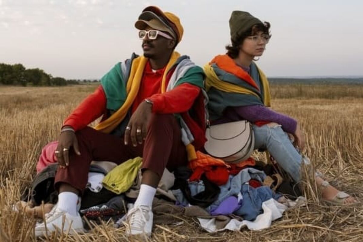 full-shot-people-posing-fast-fashion-concept (1)