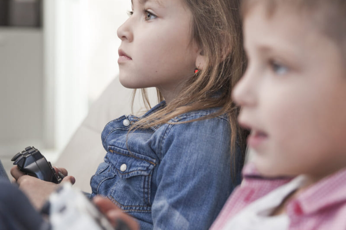 kids-playing-video-games