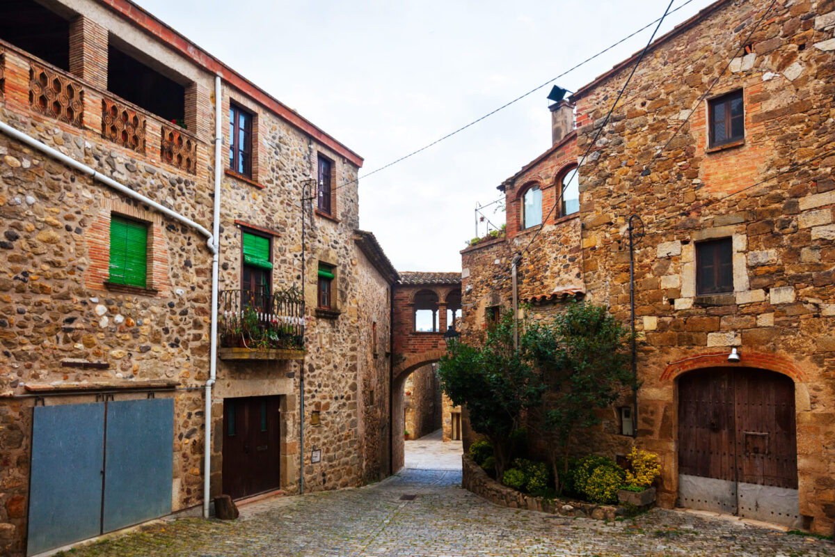 old-street-catalan-village-pubol